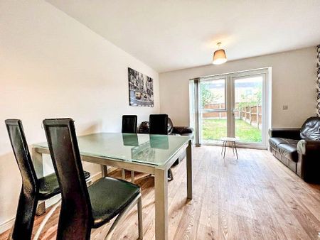 4 bedroom terraced house to rent - Photo 2