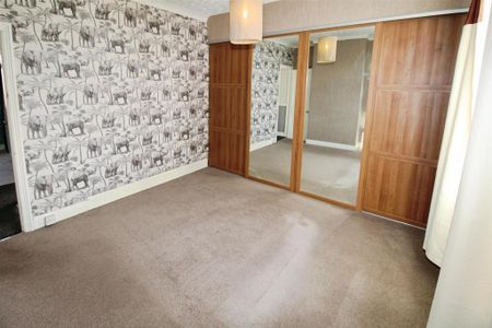 4 bedroom end of terrace house to rent - Photo 5