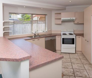 MANUREWA, 3 BEDROOMS - Photo 2