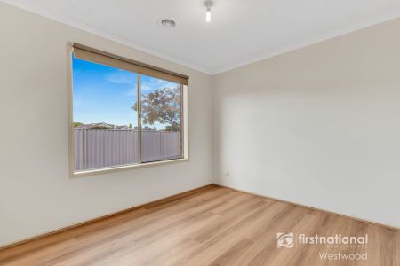 Refurbished Family Home in Central Hoppers! - Photo 4
