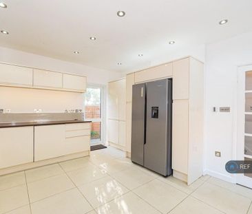 1 bedroom in a house share to rent - Photo 5
