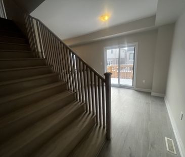 For Lease - 230 Prince William Way, Barrie, Ontario - Photo 4