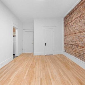 ✨ 1 ½ / 2 ½ – SEMI-MEUBLÉ – INTERNET INCLUS ✨ ✨ RABAIS EXCEPTIONNEL : 250 $ ! - Photo 2