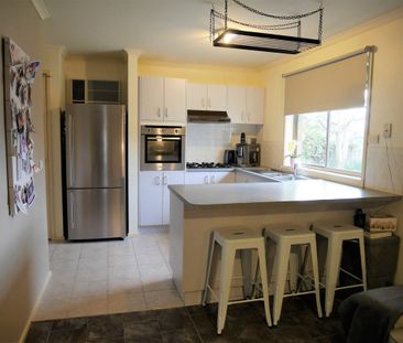 15 Archer Close, Lilydale - Photo 2