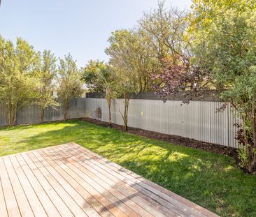 Freshly Renovated Home In Burwood! - Photo 6