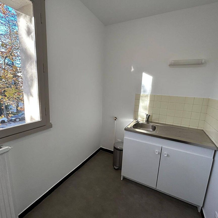 Appartement 1 pièce – STE FOY LES LYON - Photo 1