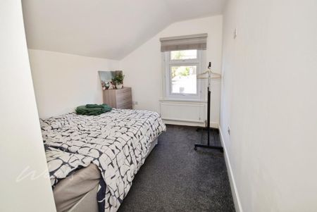 4 bedroom end of terrace house to rent - Photo 3