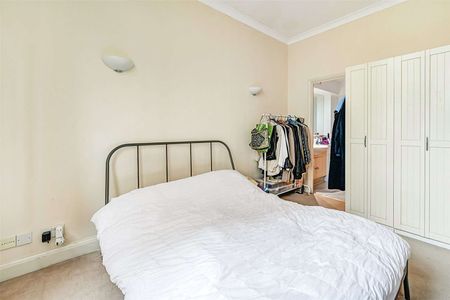 A bright 2 bedroom apartment situated in the heart of the vibrant Southbank and London Eye. Video viewing available. - Photo 2