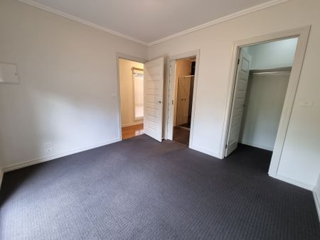 3 Bedroom Home Only around the Corner from Monash University... - Photo 5