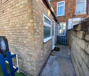 3 bedroom terraced house to rent - Photo 4