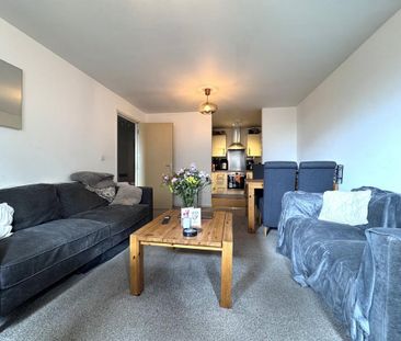 2 bedroom flat to rent - Photo 2