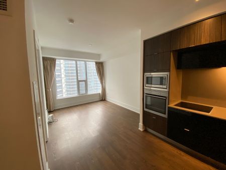 For Lease - 10 York Street Unit# 3009, Toronto, Ontario - Photo 3