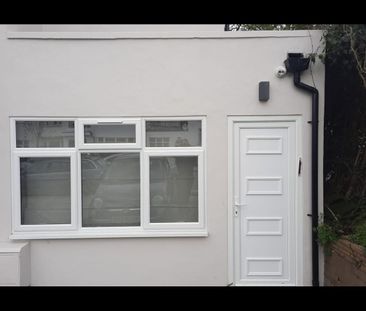 Studio Flat, Green Walk, NW4 - Photo 3