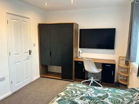 Room in a Shared House, Petersham Mews, NG7 - Photo 2