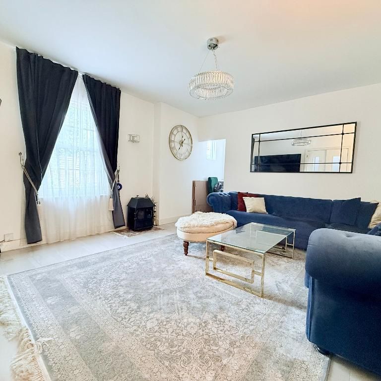 Wulfstan Street, East Acton, London, W12 0AB - Photo 1