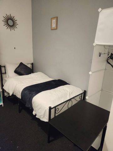 3 Bed Flat, The Study, M6 - Photo 4