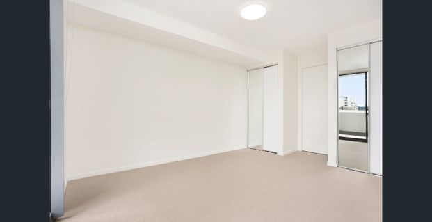 Stunning 1 Bedroom 1 Bathroom Apartment, adjacent all the amenity and public transport you need - Photo 1