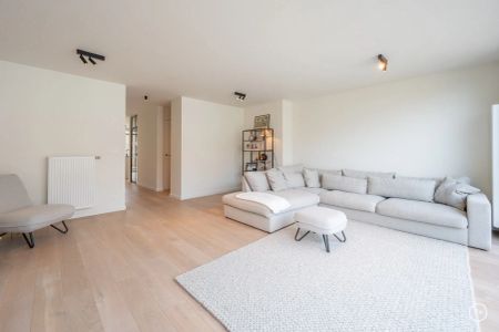 GEMEUBELD - Prachtig, ruime en tevens récente triplex (199 m2) in een zijstraat van de lippenslaan vlakbij de zeedijk te Knokke. - foto 3