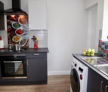 6 bedroom house to rent - Photo 4