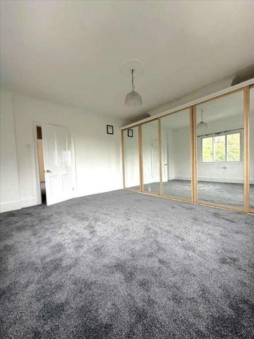 Cobham Terrace, Greenhithe, DA9 - Photo 2