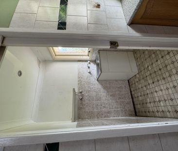 Huge Family Home in Glenfield with 4 Bedrooms including granny - Photo 3