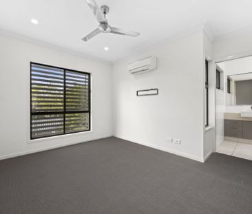 Three-Bedroom Townhouse in a Quiet Location - Photo 3