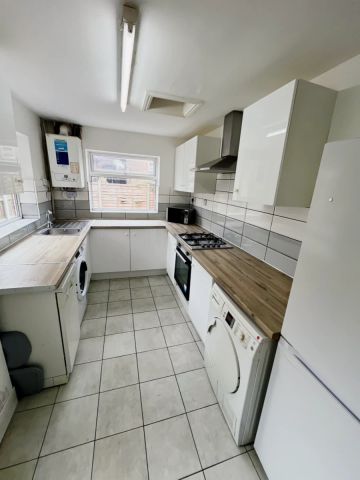 5 bedrooms 3 bathrooms - Photo 5