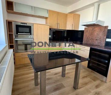 Pronájem bytu 2+kk, garáž, balkon, lodžie, Ve Stromovce, Hradec Krá... - Фото 3