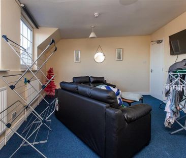 3 bedroom apartment to rent - Photo 6