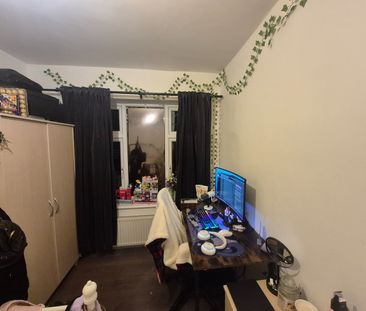 Room in a Shared House, Robinhood Way, SW15 - Photo 2