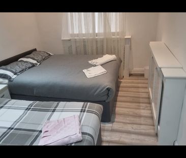 1 Bed Flat, Woodstock Grove, W12 - Photo 2