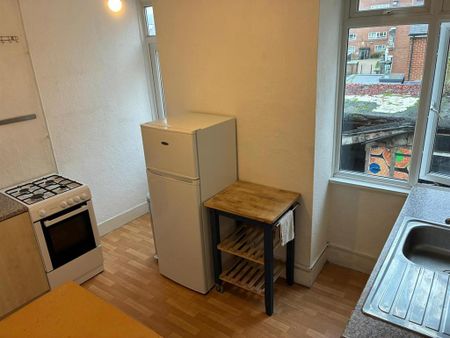 2 bedroom flat to rent - Photo 4