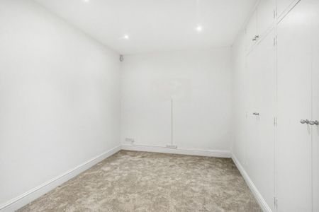 4 bedroom mews to rent - Photo 5