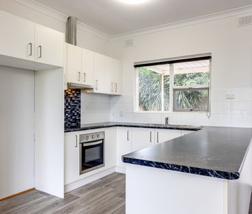 11 Saphire Rd, Morphett Vale SA 5162 - House For Rent | Domain - Photo 6