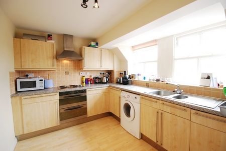 2 Bed - Sovereign Court, Jesmond - Photo 3