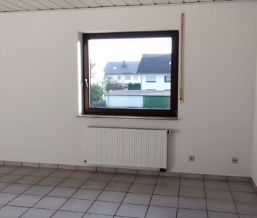 Gemütliche 2-Zimmer-Dachgeschoss-Wohnung *Balkon * Einbauküche - Foto 6