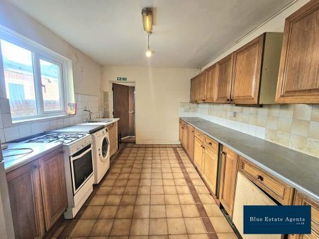 5 bedroom terraced house to rent - Photo 3