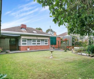 Large Solid Brick Family Home in Beautiful Area - Photo 3