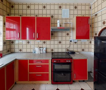 3 bedroom house to rent Beresford Street, Nottingham, NG7 - Photo 2