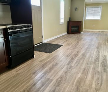 For Lease - 4576 Kalar Road, Niagara Falls, Ontario - Photo 2