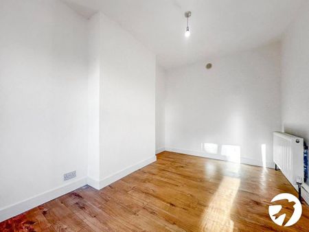 3 bedroom end of terrace house to rent - Photo 4