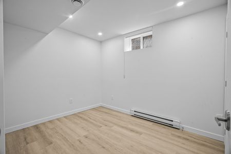 For Lease - 25 Chamberlain Avenue Unit# Lower, Toronto, Ontario - Photo 2