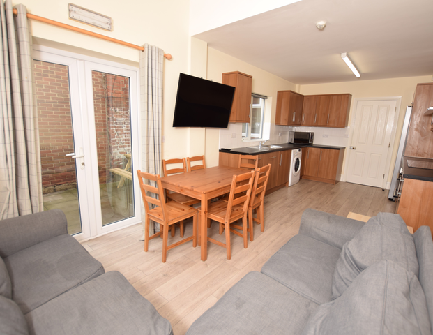 Bute Avenue Room 3 - Photo 1