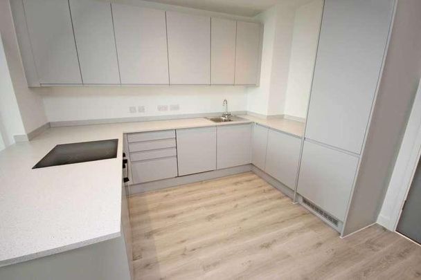 No Old Trafford, M17 - Photo 1