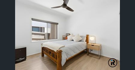 Modern Living in the Heart of Springfield Lakes, Stylish Family Home in The Promenade Precinct - Photo 5