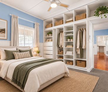 Charming Beach Cottage in a Sought-After Coastal Location - Photo 2