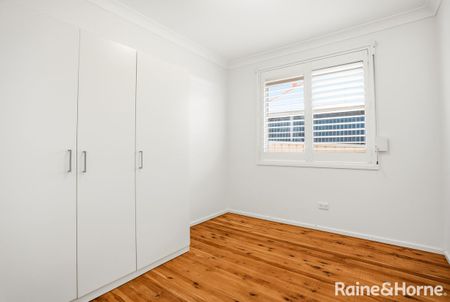 Freshly Updated Three Bedroom Family Home - Photo 4