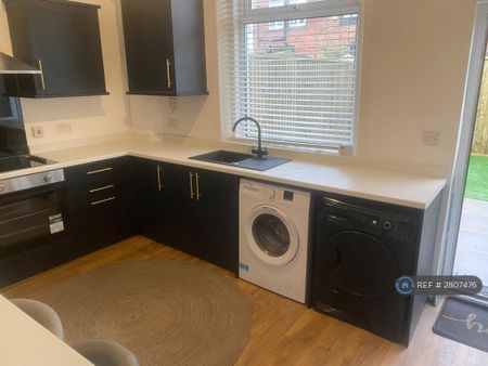 3 bedroom terraced house to rent - Photo 5