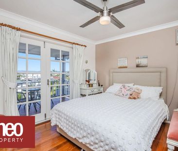 Benowa Beauty - Great Family Home in Central Location - Photo 5