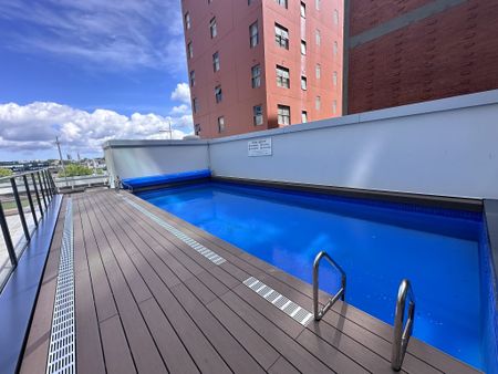 One-bedroom apartment at Imperial Gardens - Photo 2